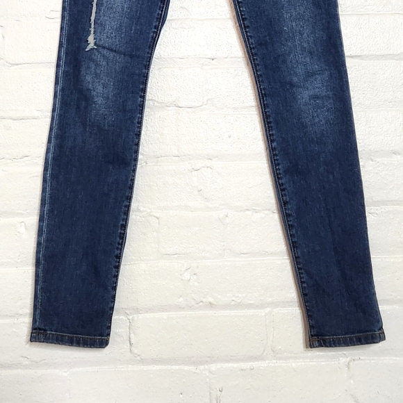 Cabi Distressed Skinny Jeans - Picture 3 of 5
